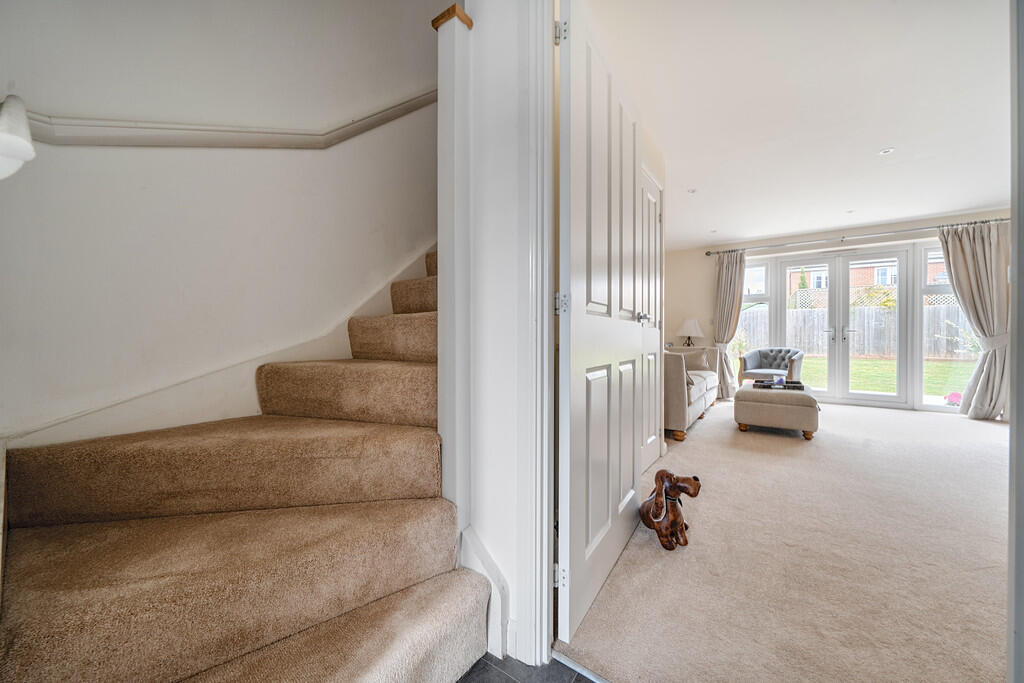 1304225-15-684023...