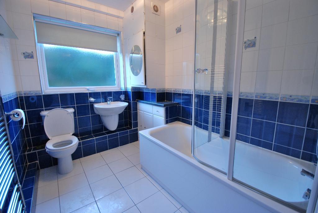 Superb Bath &amp; Shower Room