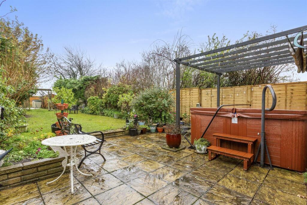 122 Cock Lane, HP13 7EA-12.jpg