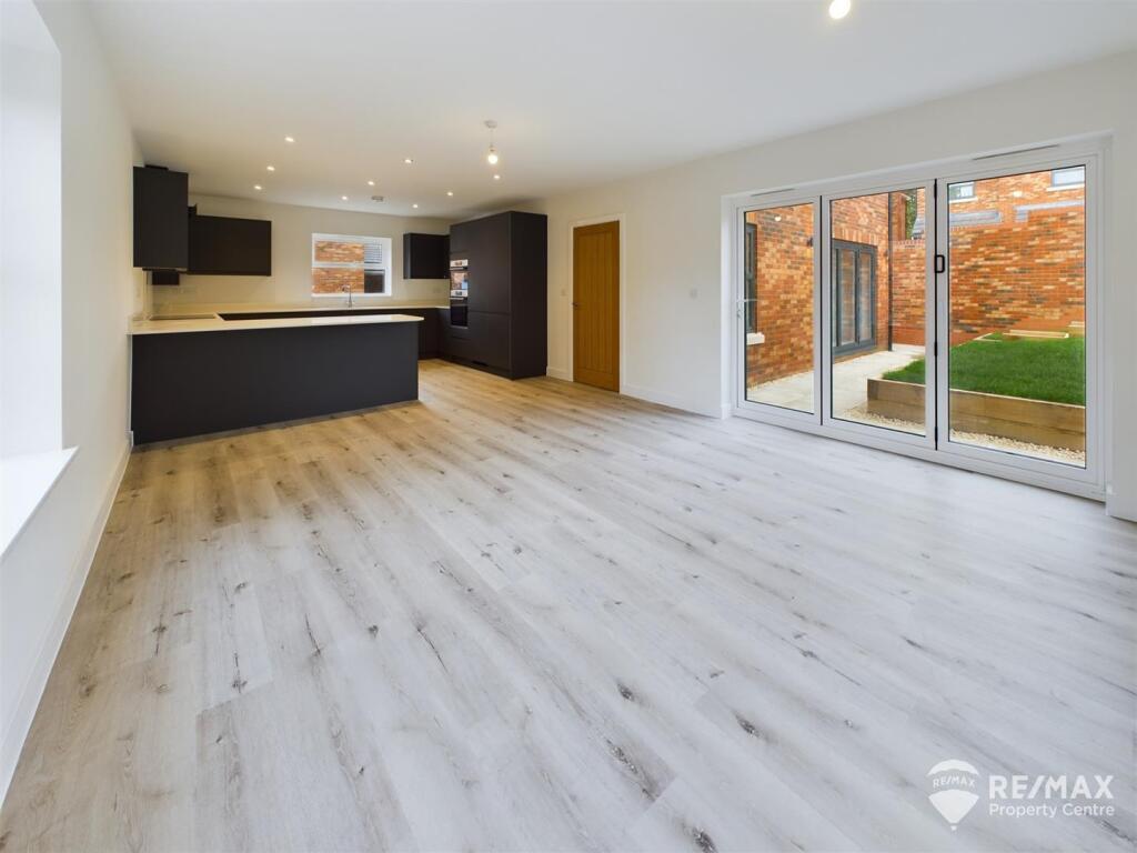 Kitchen &amp; Family Room.jpg