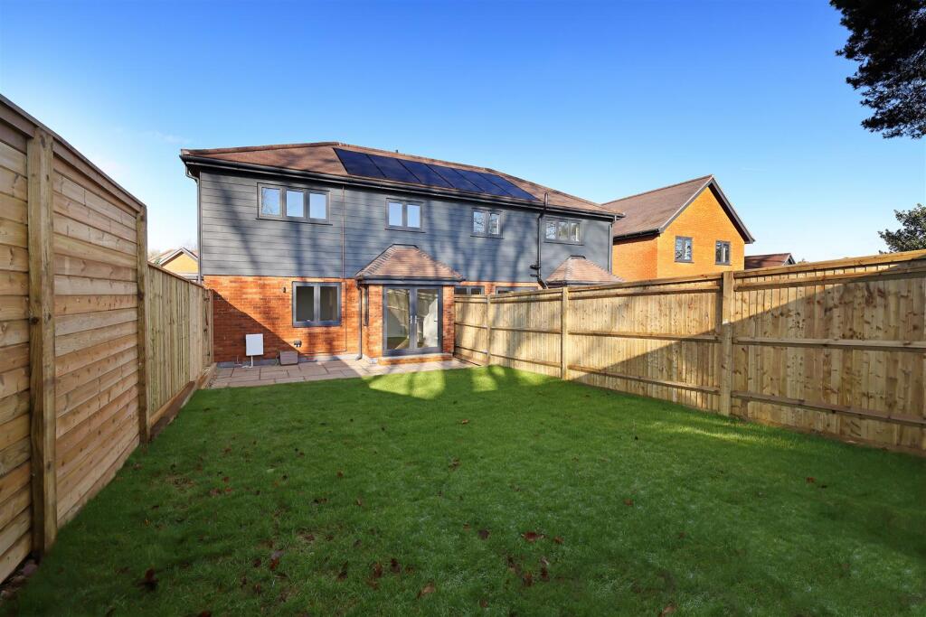 MiscExt-at-ChartlandClose-Jan25-1186 2.jpg