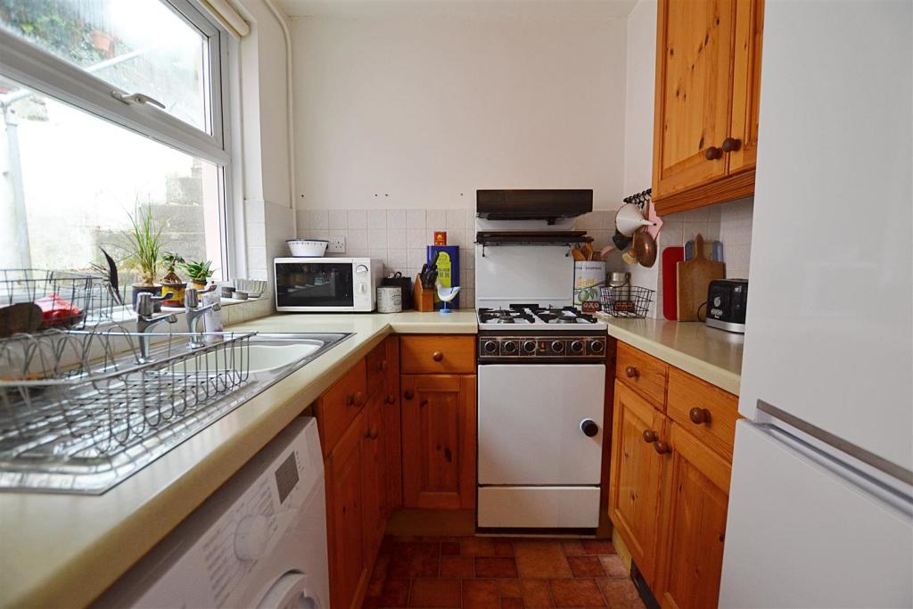 kitchen..JPG