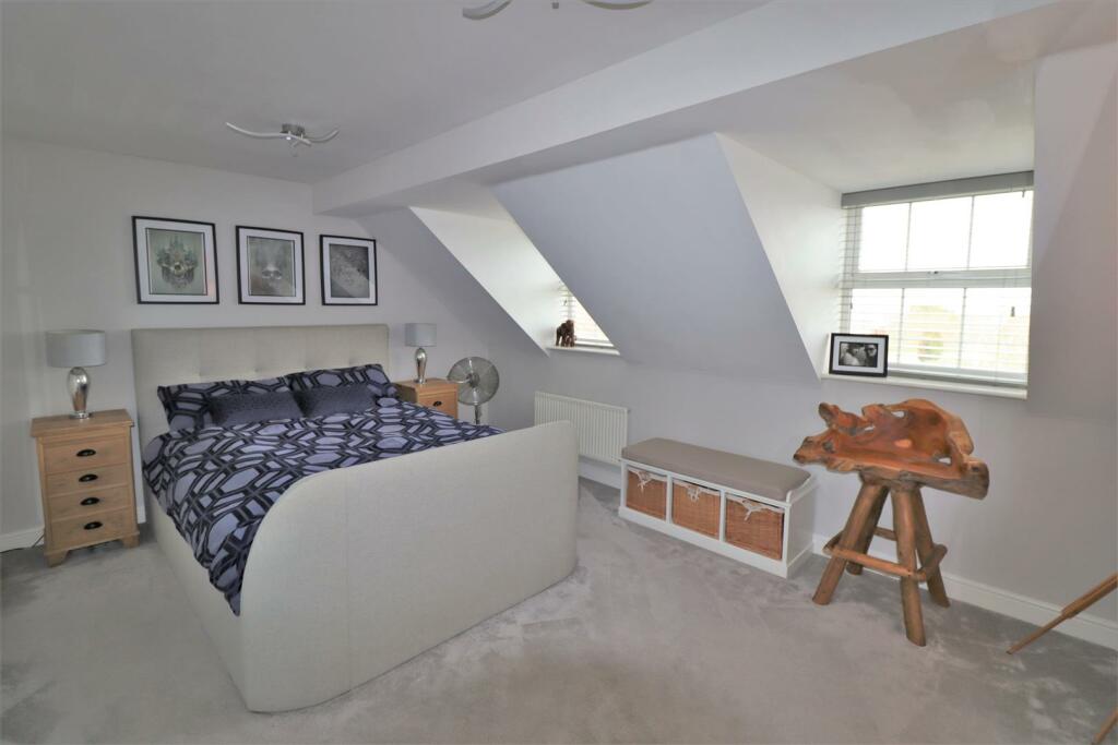 Master Bedroom (5).JPG