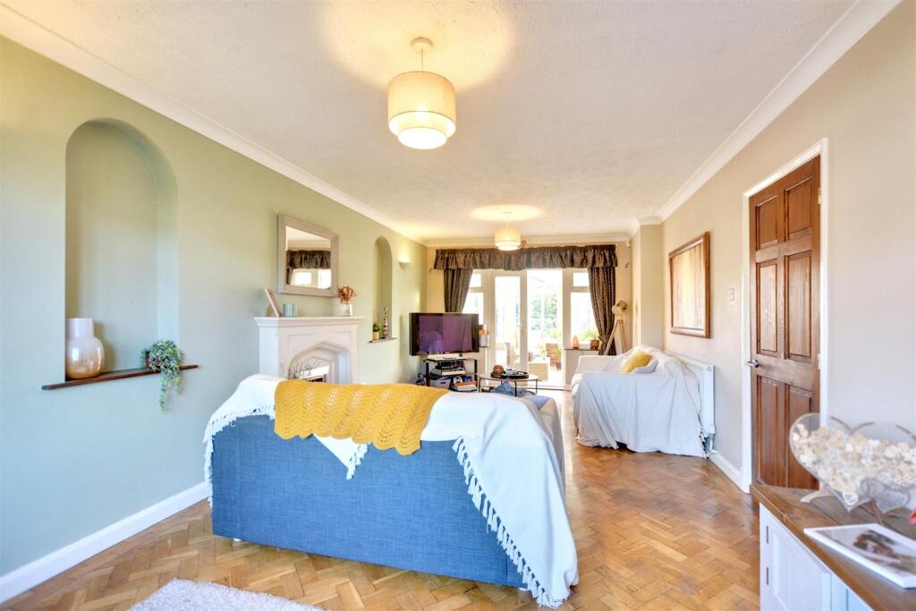Lounge/Sitting Room
