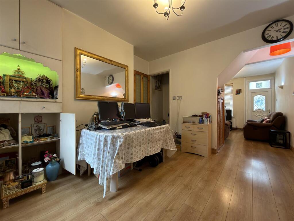 SITTING ROOM