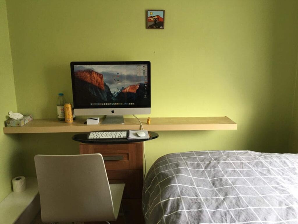 A cozy double bedroom featuring a comfortable b...