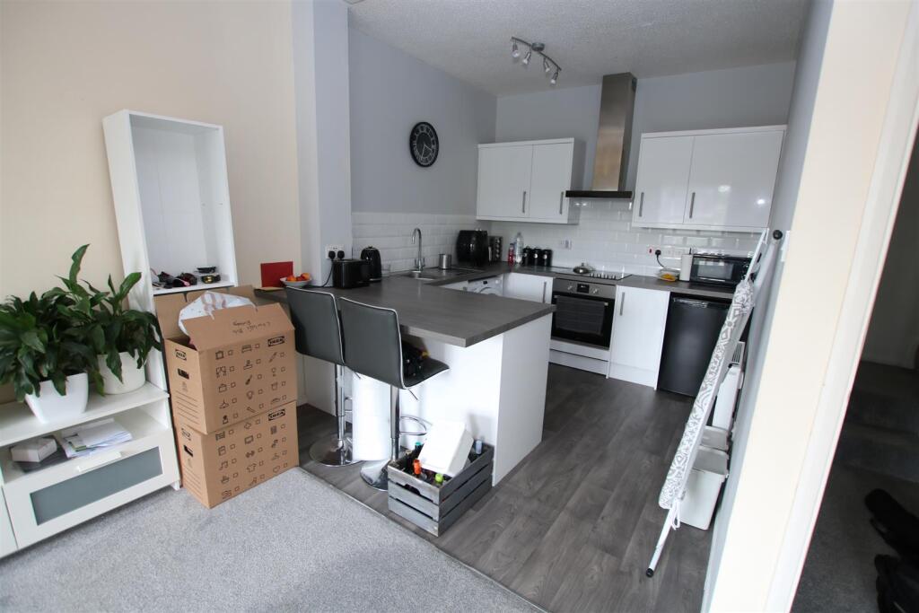 Kitchen 2.JPG
