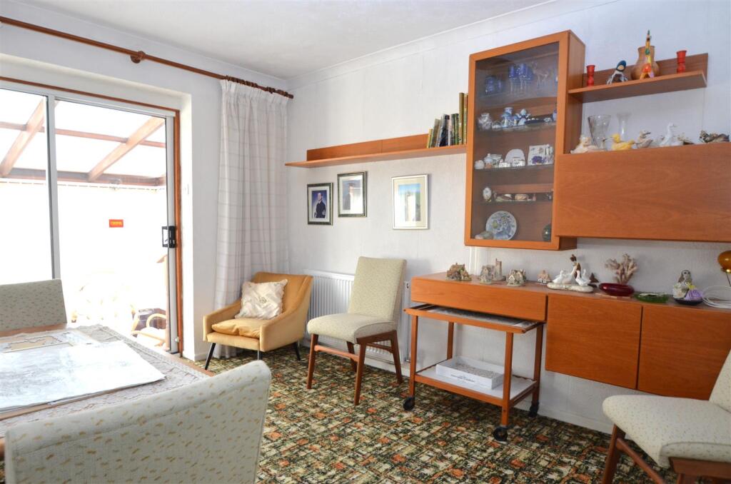 Bedroom 2/Dining Room