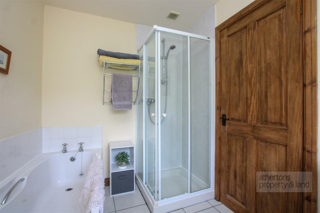 Device Cottage Bathroom.jpg