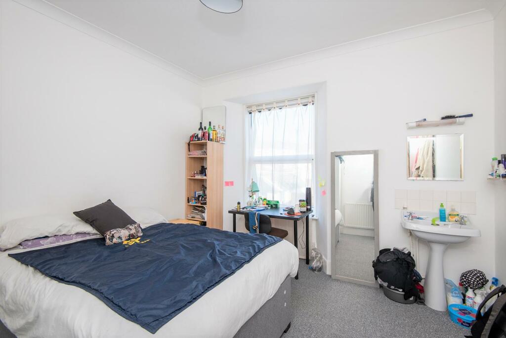 Bed 4.jpg