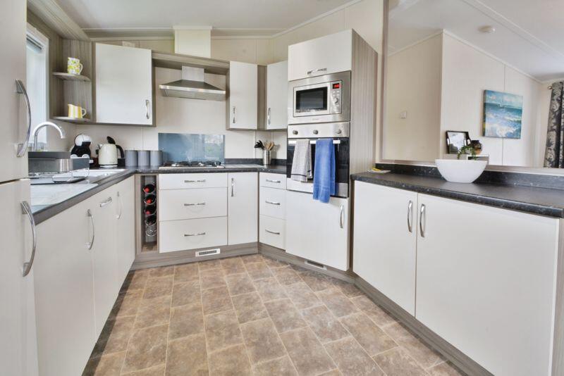 Fully fitted kitchen