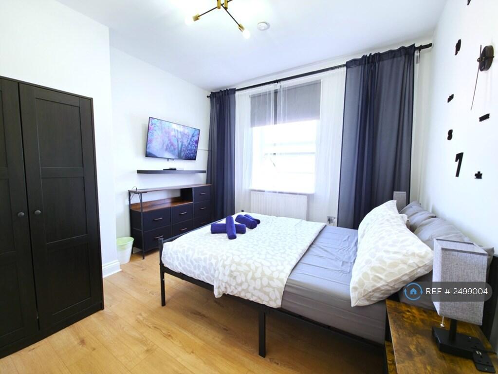 Bedroom1 (Double Bed)