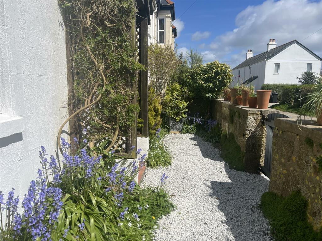 Garden, Parking and Views