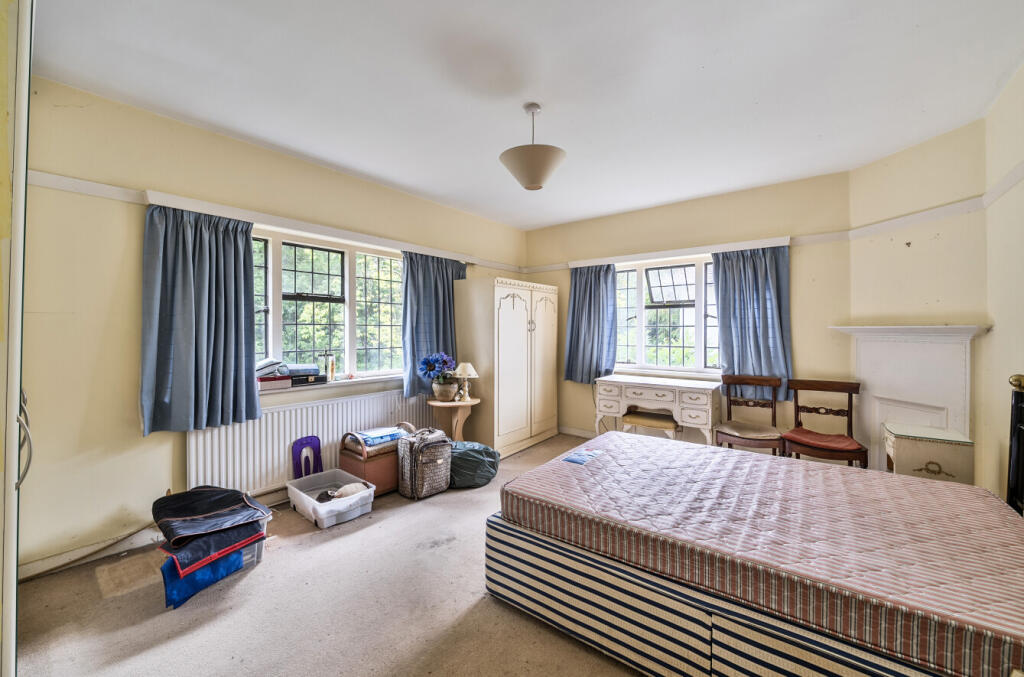 1347357-8-68b178b...