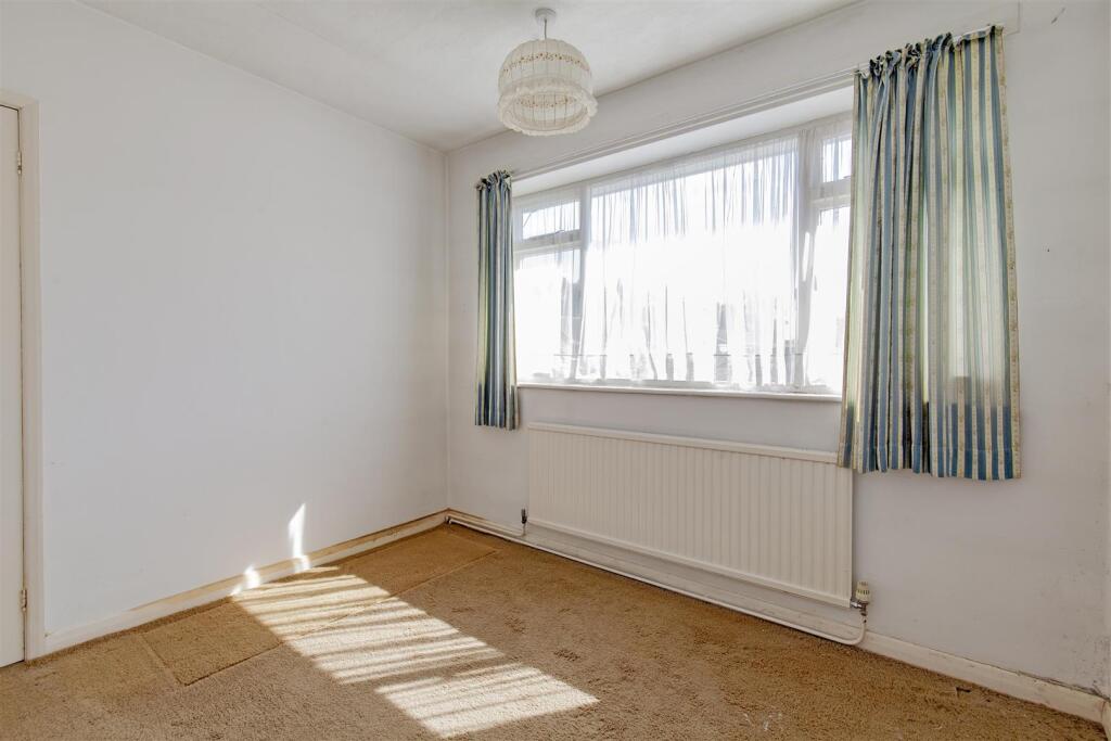 Bedroom 2-2.jpg