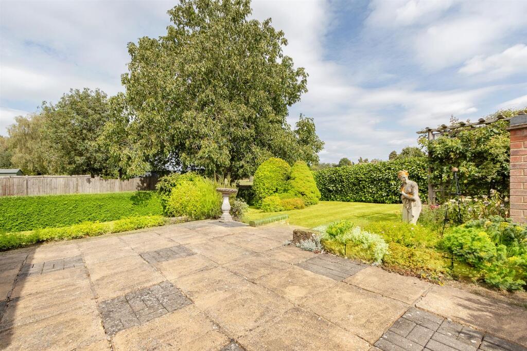 Home Close, Broadwell (4).jpg