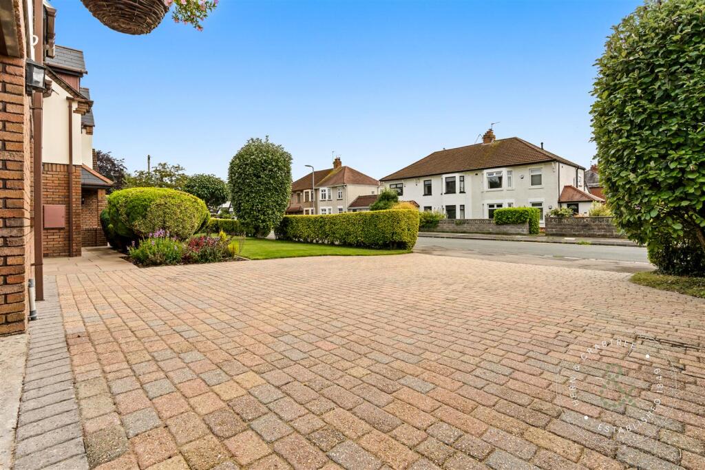 Greenwood Road, Llandaff, Hern Crabtere (14).jpg