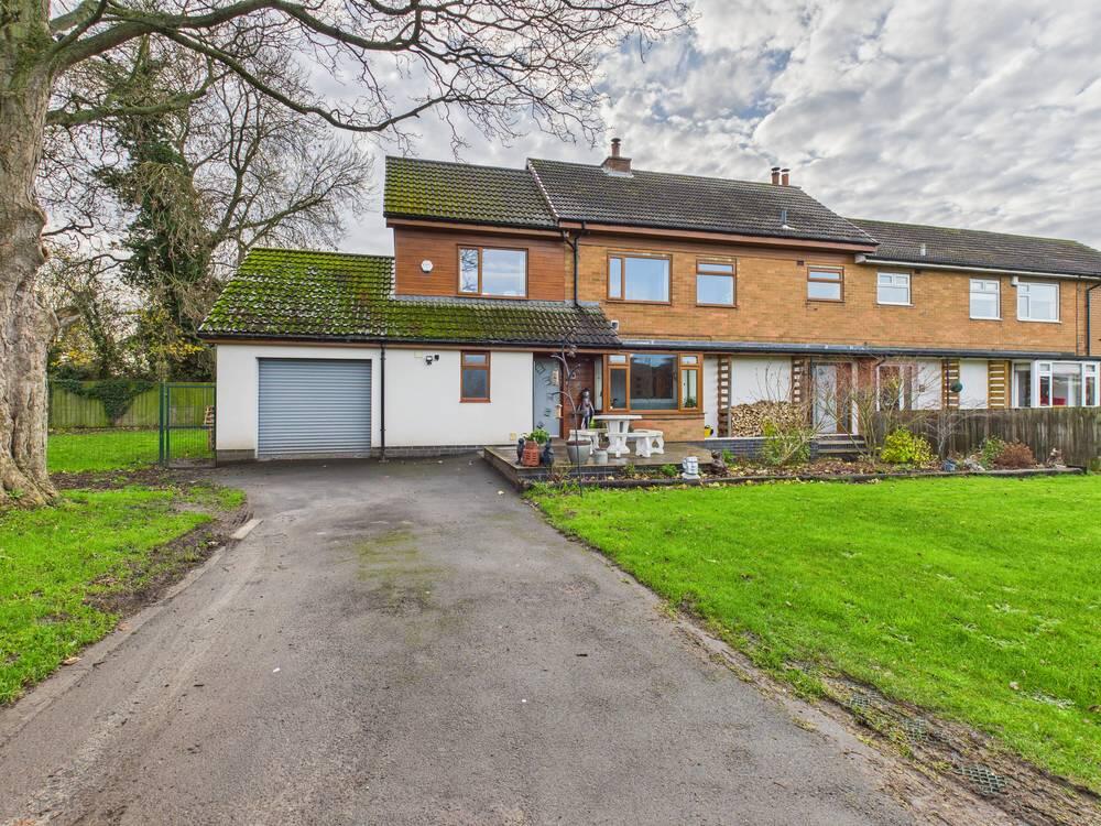 5 Bedroom House - semi-detached for Sale