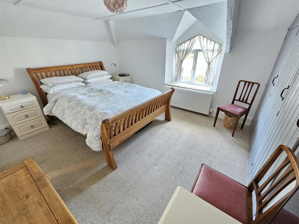 Bedroom 1 (2).jpg