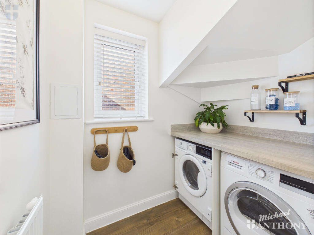 CAM03852G0-PR0351-STILL012