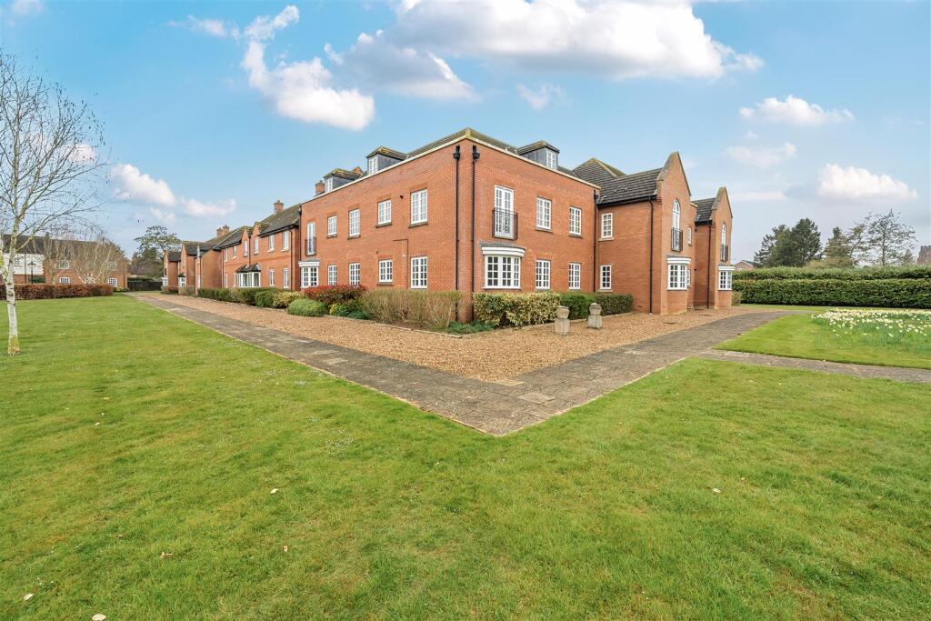 61 Reffield Close, Towcester (10).jpg