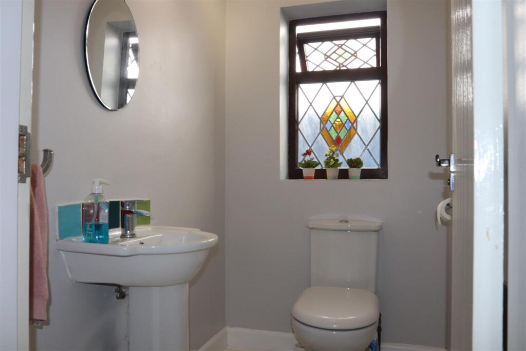 Downstair guest toilet