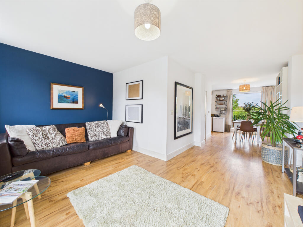 Open Plan Living/Dining Area