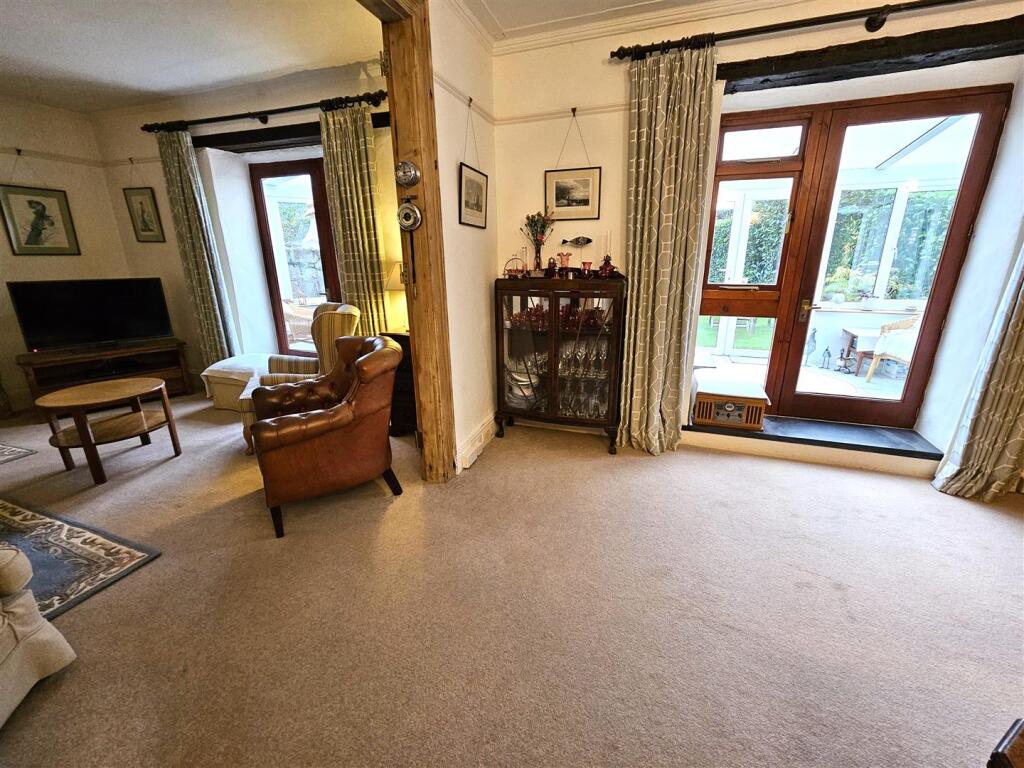 Sitting and Dining.jpg