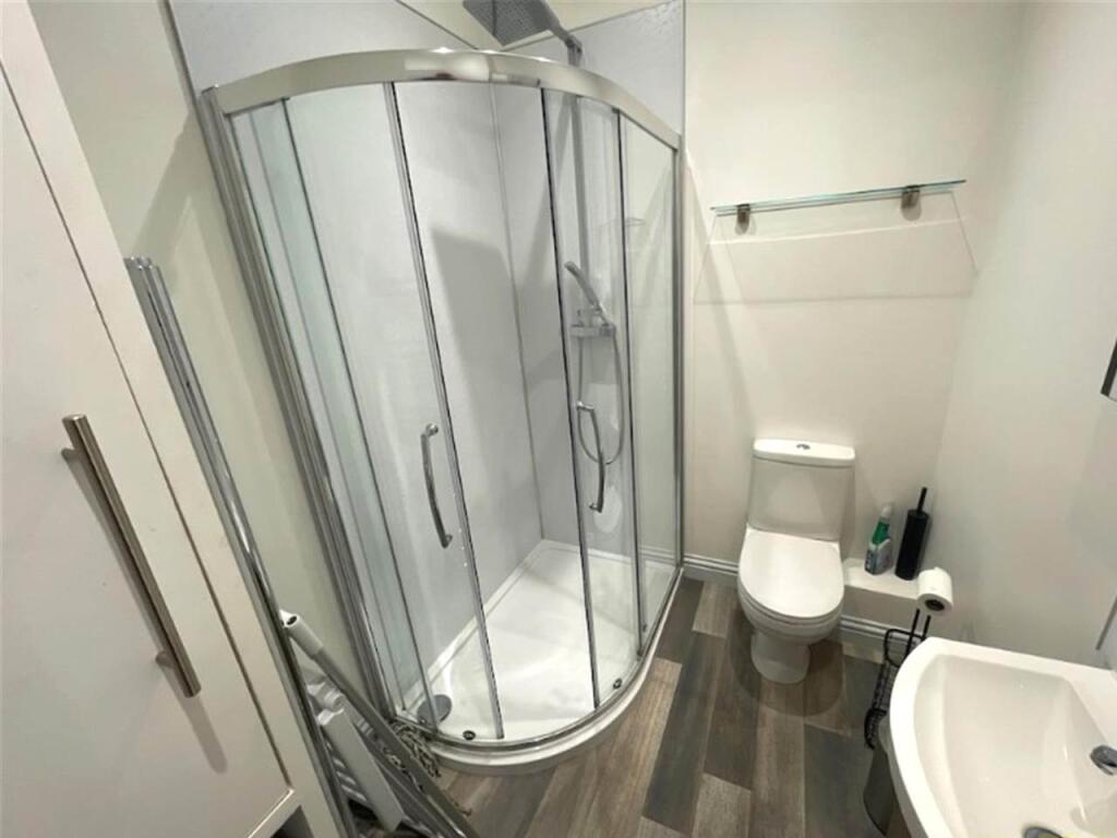 135316727_Bathroom_3