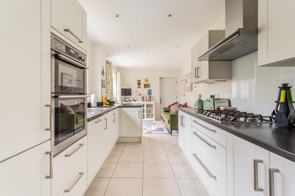 Charlwood Drive-8.jpg