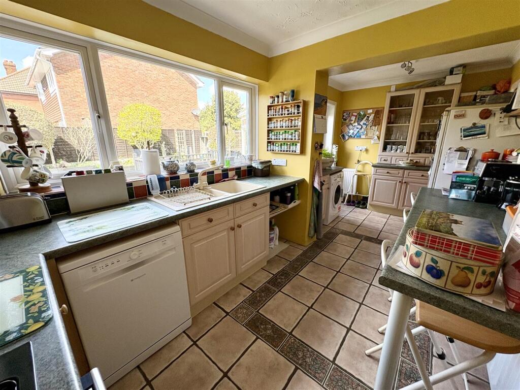kitchen2.jpg