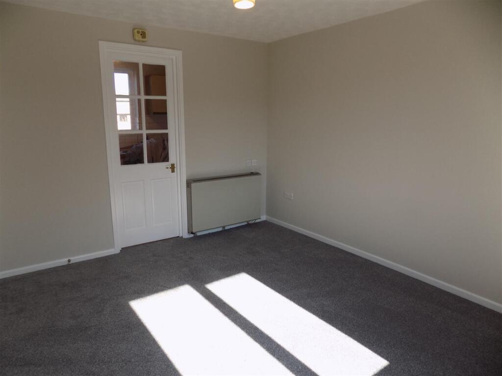 Living room reverse.JPG