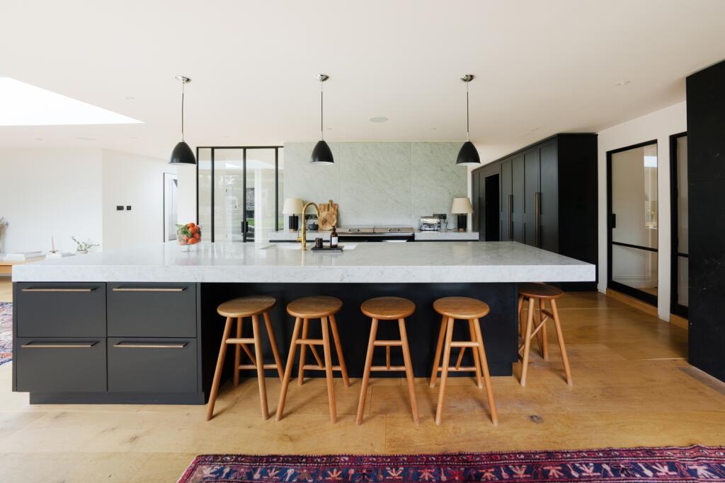 Oversize Breakfast Bar