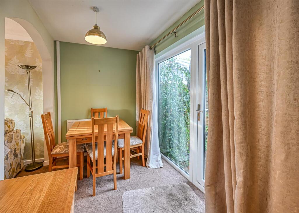 18 Longford Close-8.jpg