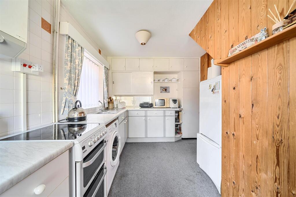 62 Wolsey Road, Rugby (16).jpg