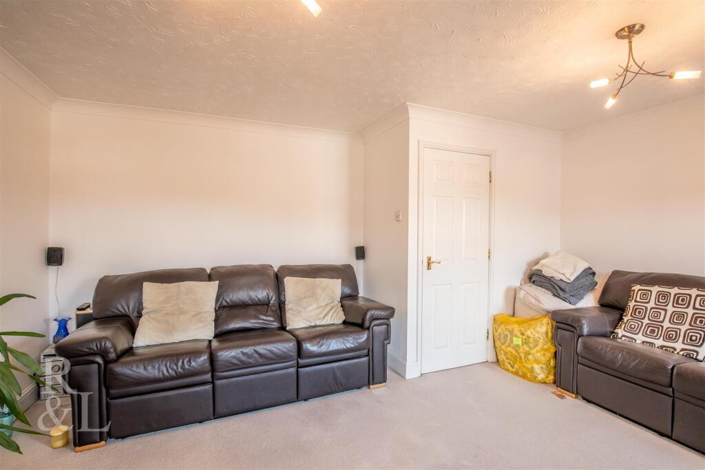 20 Kensington Drive (7).jpg