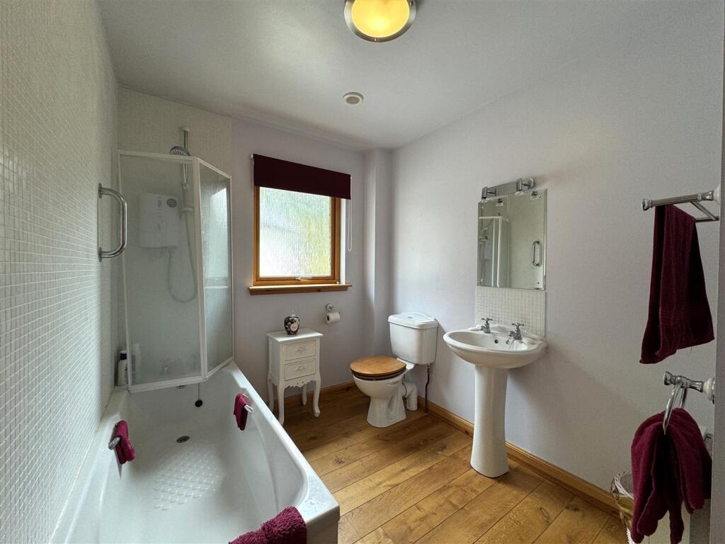 BATHROOM.JPG