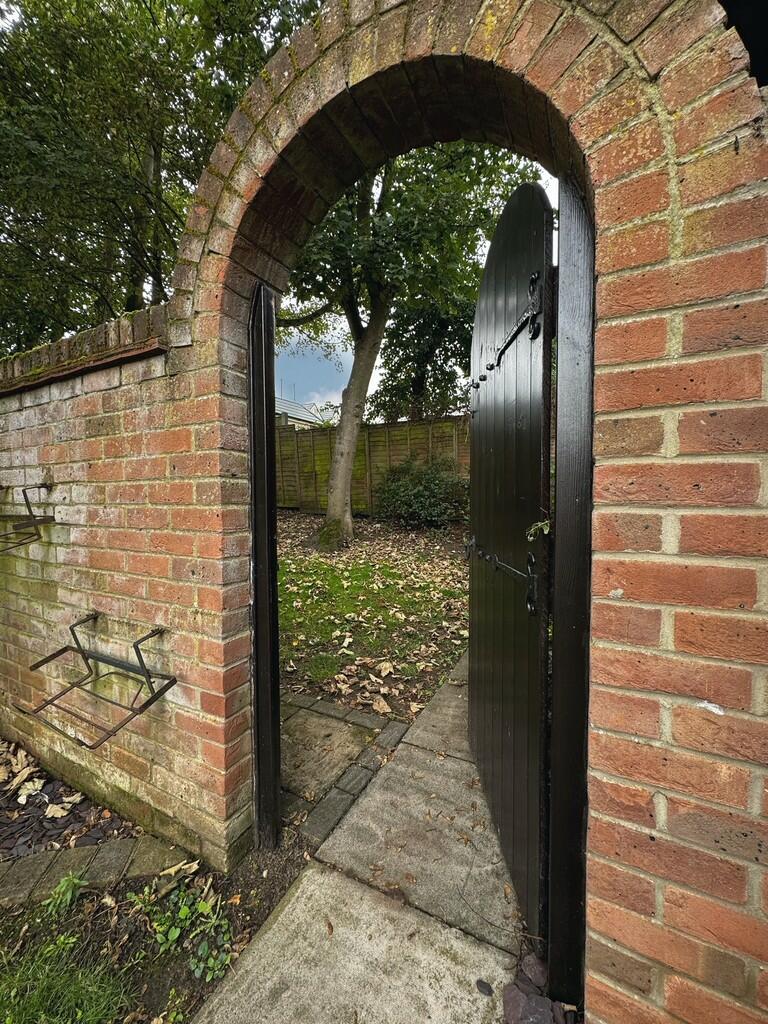 31856540-DF6C-4AC...