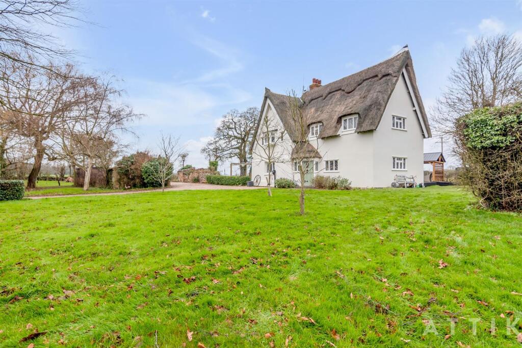 Old thatched cottage Manse Lane Crstfield IP19 0DJ