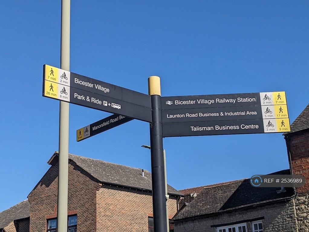 Town Centre 3 Minutes Walk