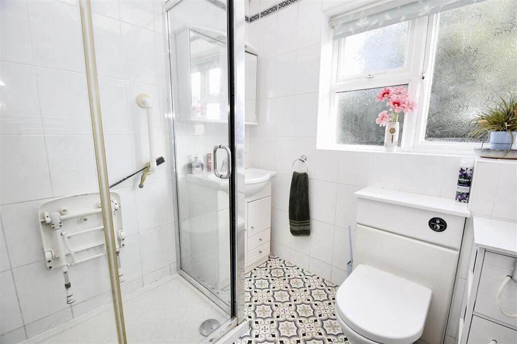 SHOWER ROOM/WC
