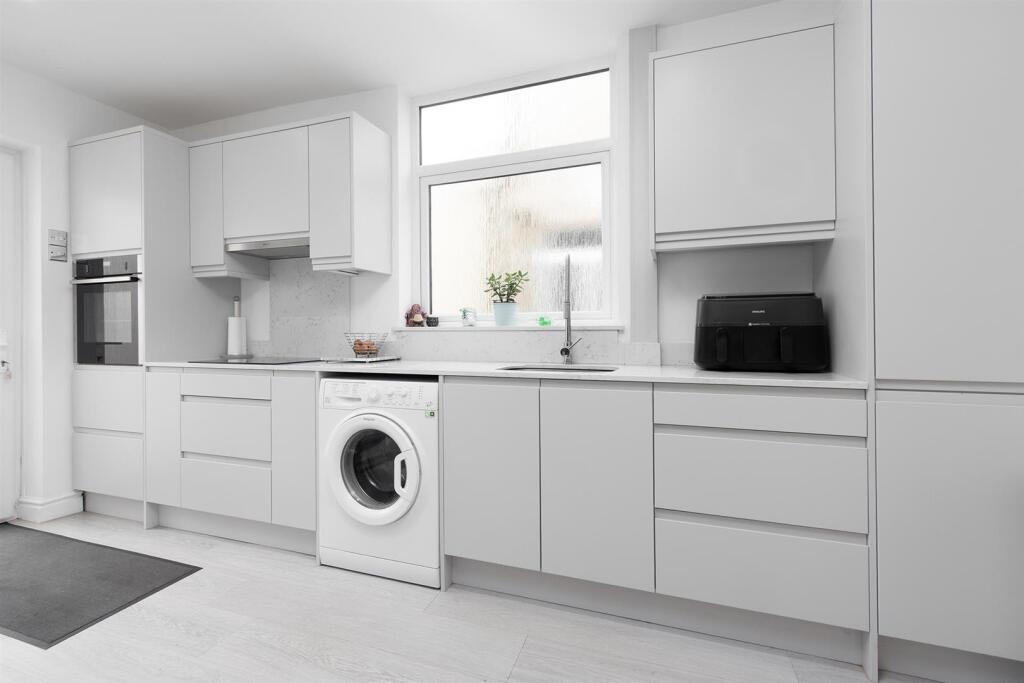 7 Shenstone Avenue, Rugby (11).jpg