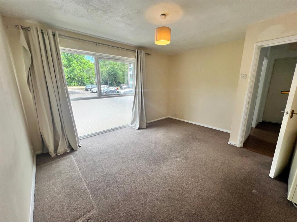 Bedroom 1.jpg
