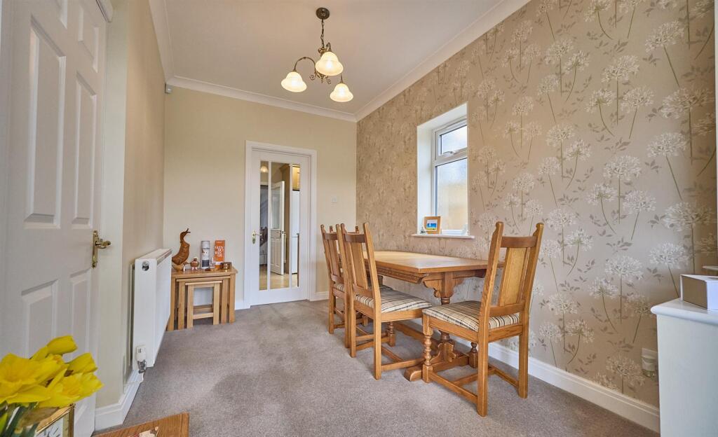 Living dining room to rear