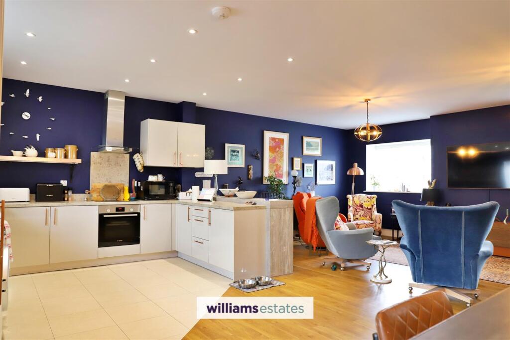 Lounge/Dining/Kitchen