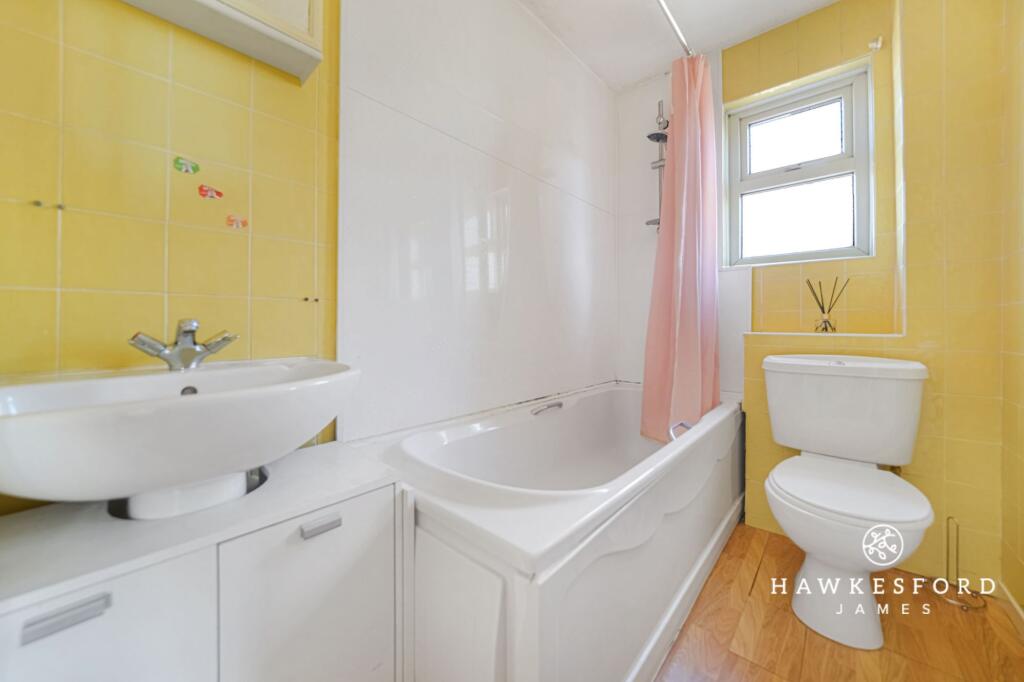 Hambrook Walk, Sittingbourne - Bathroom