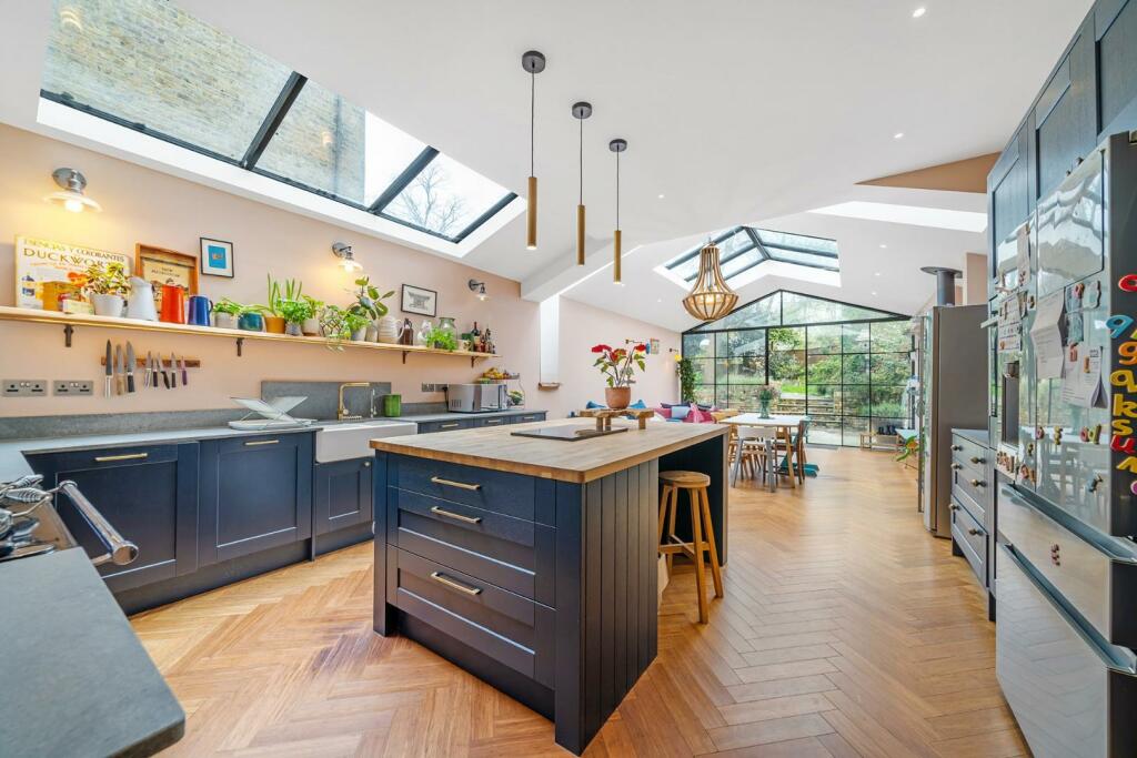 Dine in Kitchen (3).jpg