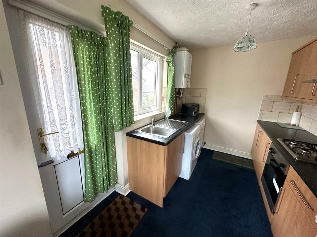 kitchen 2.jpg