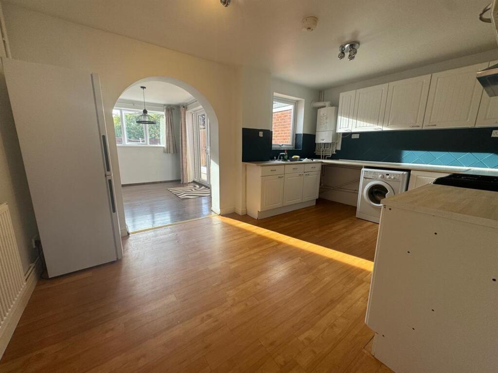 Kitchen 5.jpg