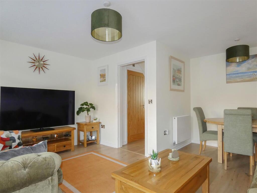 Lounge/Dining Room